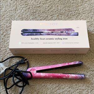 Eva NYC 1.25” Ceramic Styling Iron